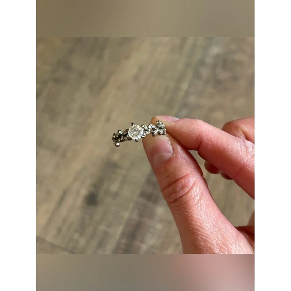 Fashion jewelry women’s size 10 metal and rhinestone secret garden style ring